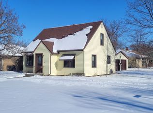 102 Riverview Dr, Decorah, IA 52101