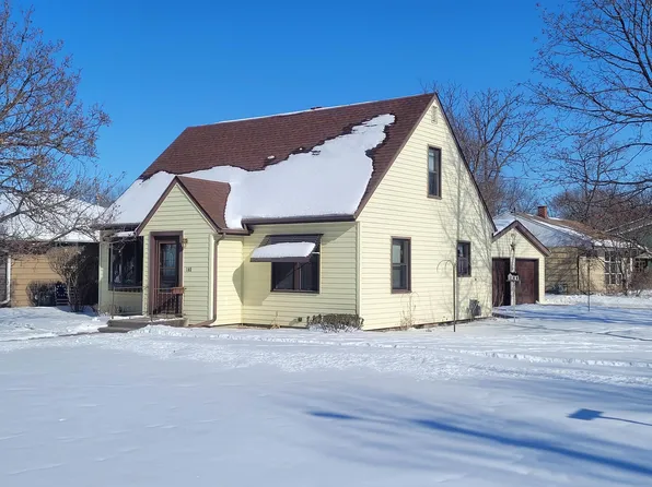 102 Riverview Dr, Decorah, IA 52101