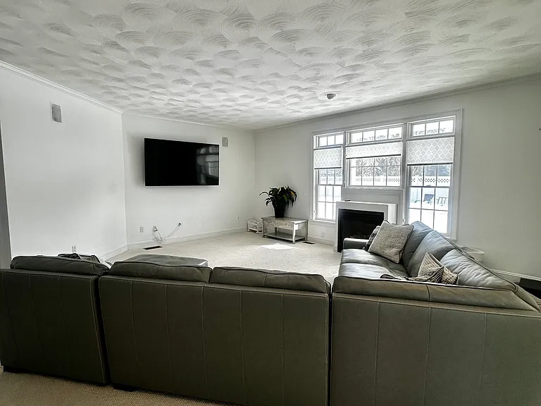 9 Leeward Ln — Photo 5