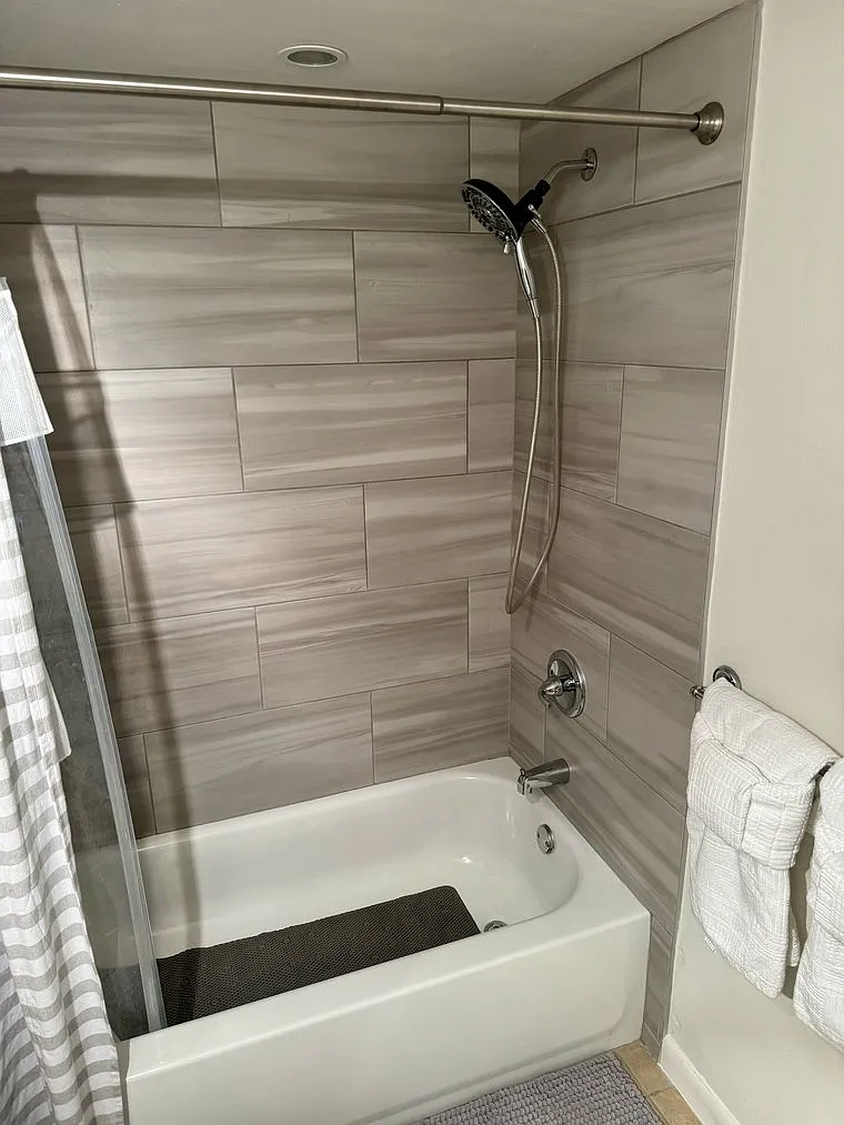 1 bed, 900 sqft, $2,050 — Photo 3