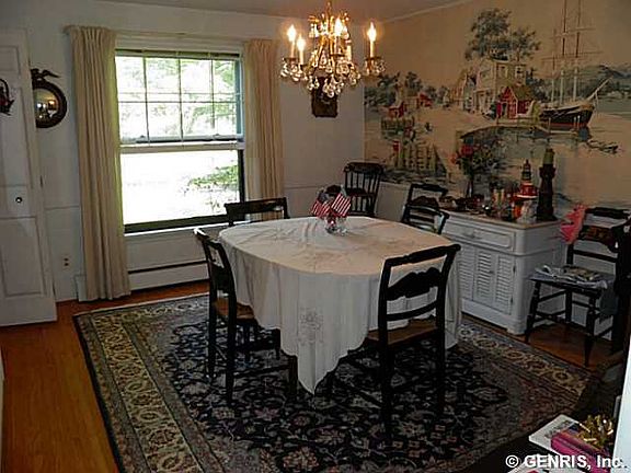 3rd image of 423 Woodland Ln