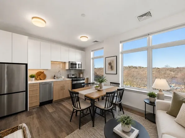 180 Telford St Unit 613, Brighton, MA 02135