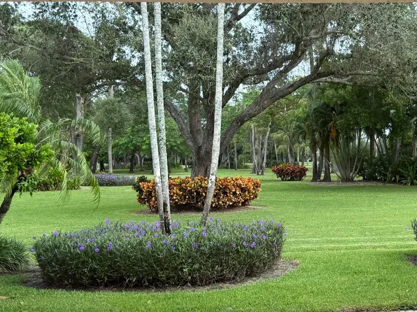 7633 La Corniche Circle, Boca Raton, FL 33433