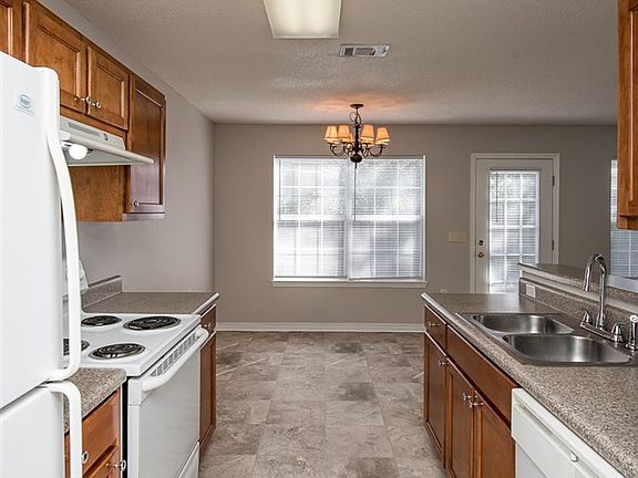 5th image of 6205 Cottage Woods Dr