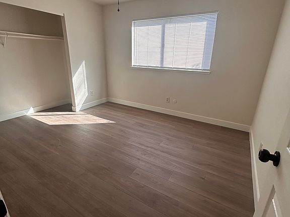 5th image of 334 Barrington Way