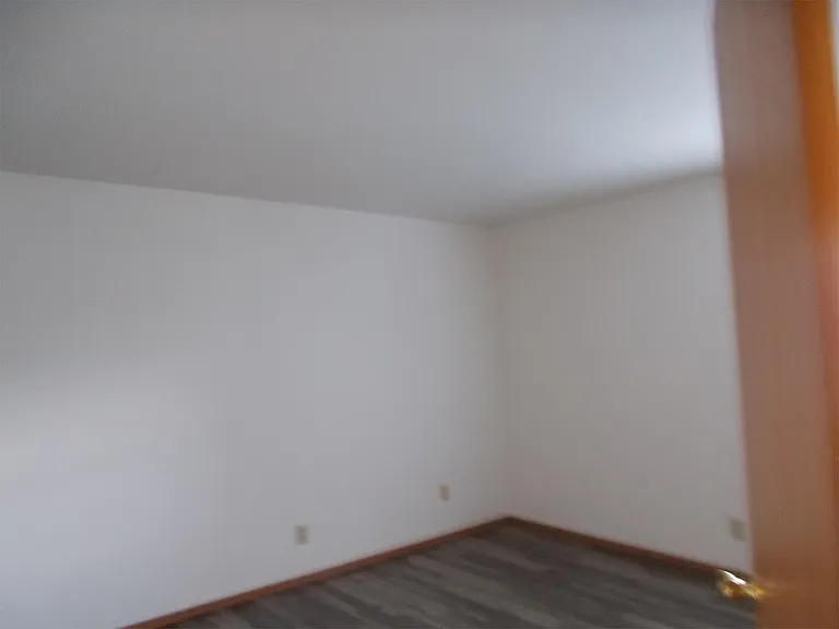 320 Joseph St — Photo 6