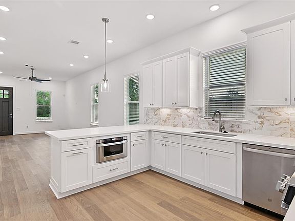 4th image of 2516 S Grand Avenue