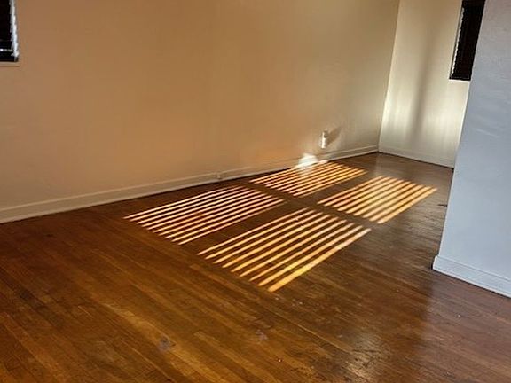 4th image of 1409 Woodlawn Ave