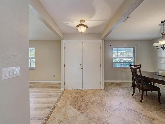 4th image of 1685 Monterey Dr