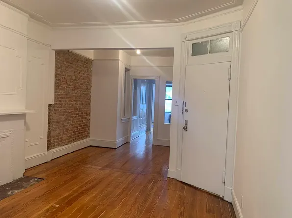 183 Maujer St APT 3R, Brooklyn, NY 11206