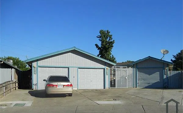 3 bed, 1200 sqft, $2,500 — Photo 1