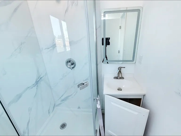 1815 W Adams Blvd — Photo 27