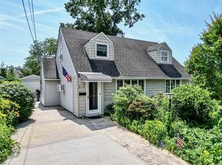 619 Chelsea Rd, Oceanside, NY 11572