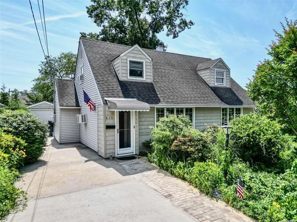 619 Chelsea Road, Oceanside, NY 11572