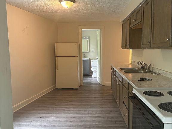 3rd image of 1303 Park Ave E #B