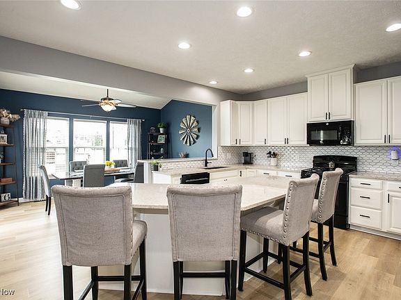 3rd image of 3124 Briarcliff Dr