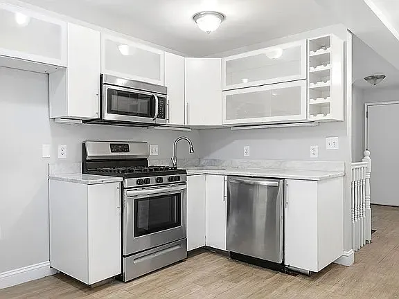 191 Everett St #2 — Photo 2