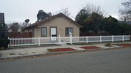 16 E 2nd St — Photo 2