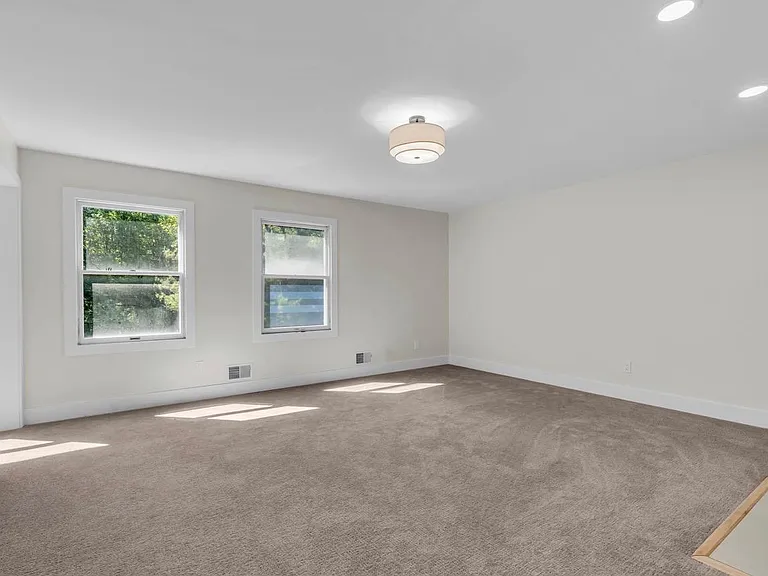 633 Eltone Rd — Photo 36