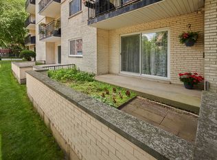 7074 N Ridge Blvd APT 1E, Chicago, IL 60645