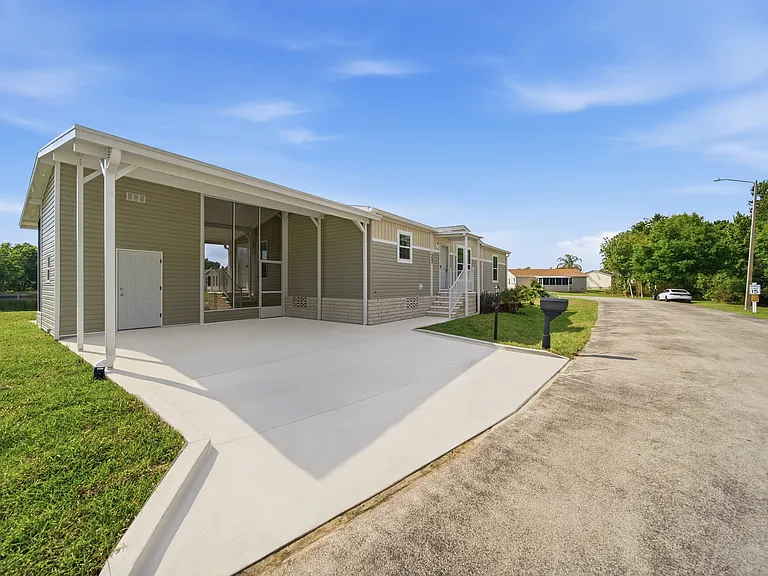 Royal Palm Village — Photo 66
