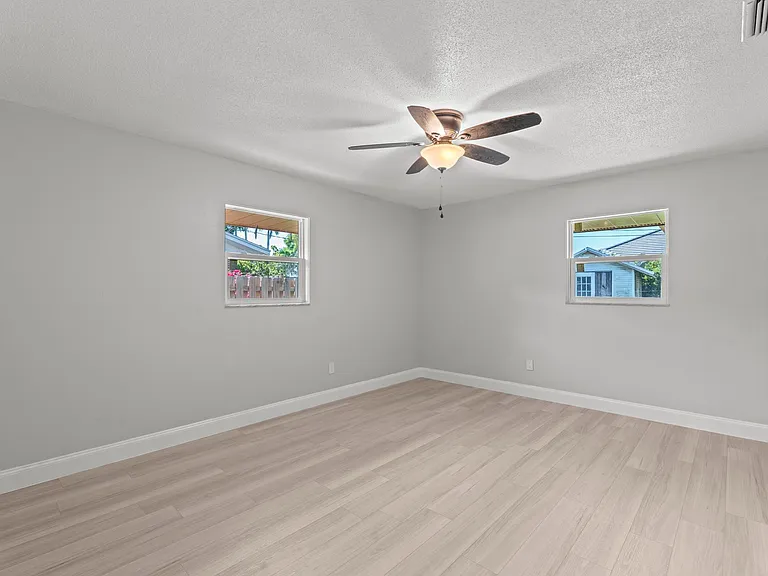 534 E Del Monte Ave — Photo 34