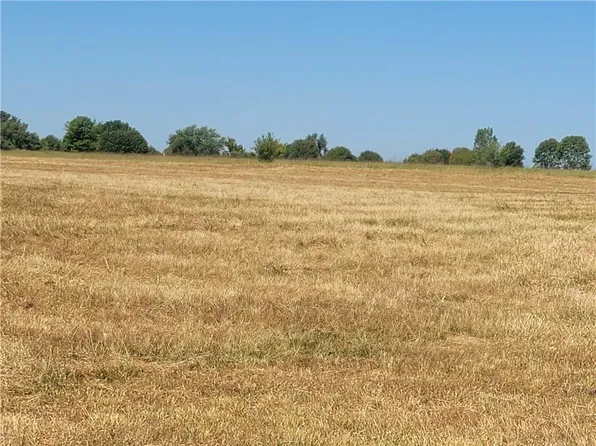 39 Seminole Rd, Adrian, MO 64720