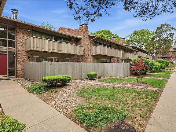 3rd image of 8730 Metcalf Ave APT 105