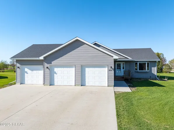 606 5th Ave S, Crookston, MN 56716