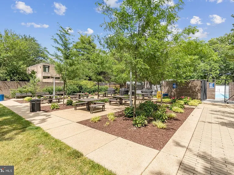 Community picnic area