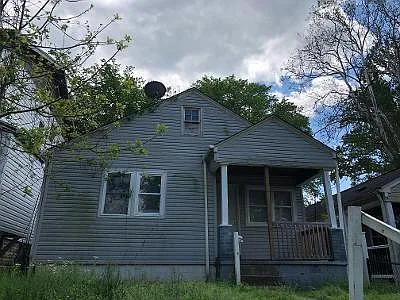 1951 Underwood Ave photo 1