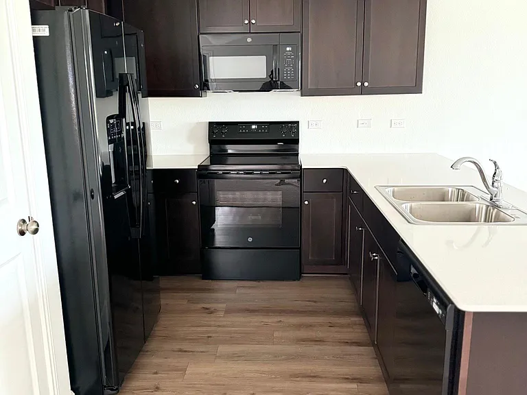 1104 Catfish Ln — Photo 7