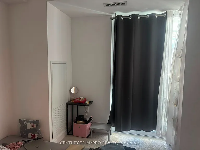 230 Simcoe St #1636 — Photo 8