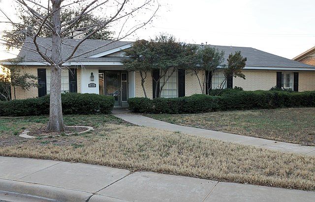 1st image of 55 Twin Oaks Cir