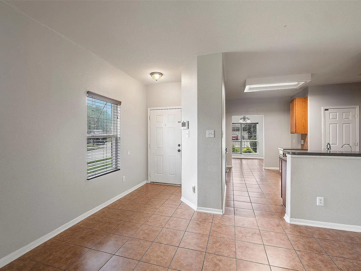 5 bed, 3.0 bath, 2675 sqft, $2,680 — Photo 3