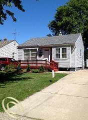 4th image of 18591 Woodland St