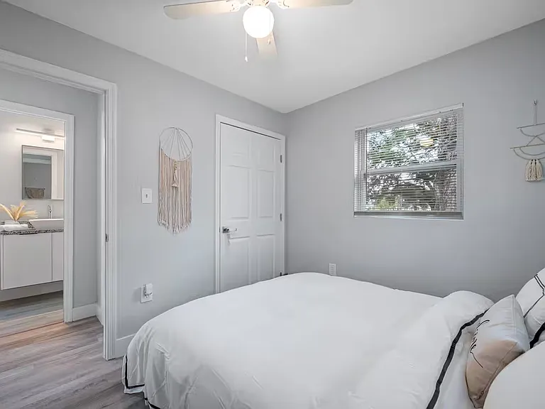 4313 W Woodlawn Ave — Photo 22