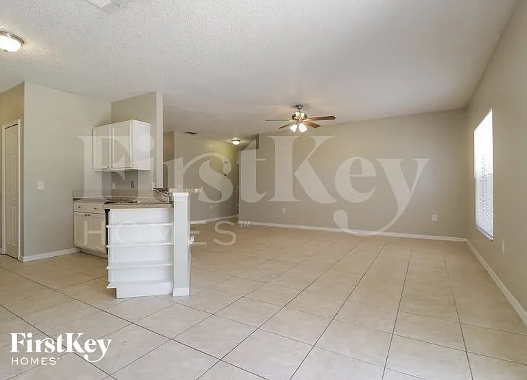 115 Marsh St — Photo 3