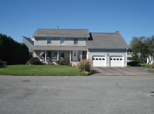 65 White Swan Dr, Narragansett, RI 02882
