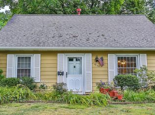 1936 Tudor St, Cuyahoga Falls, OH 44221