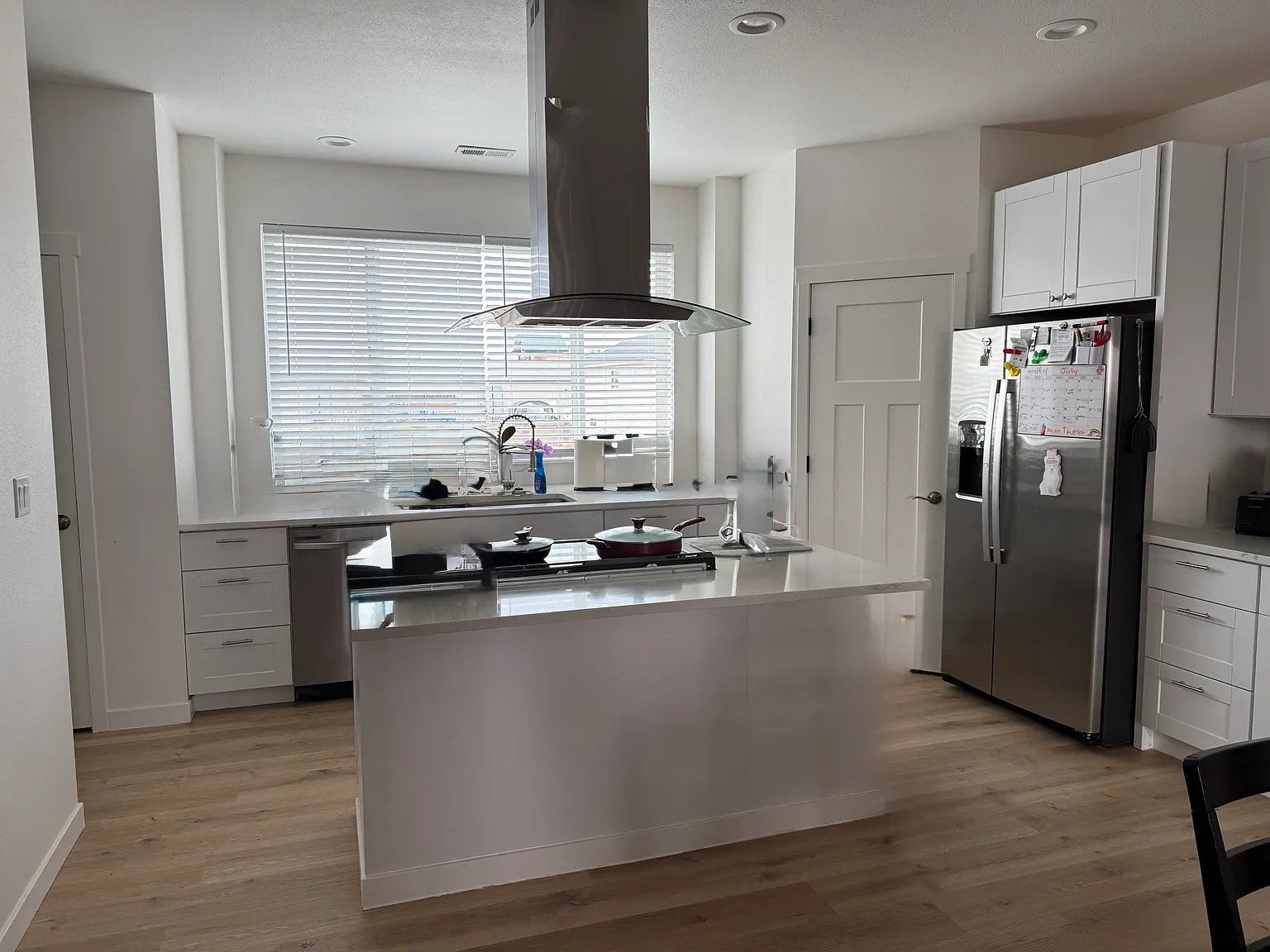 4 bed, 1898 sqft, $2,100 — Photo 2