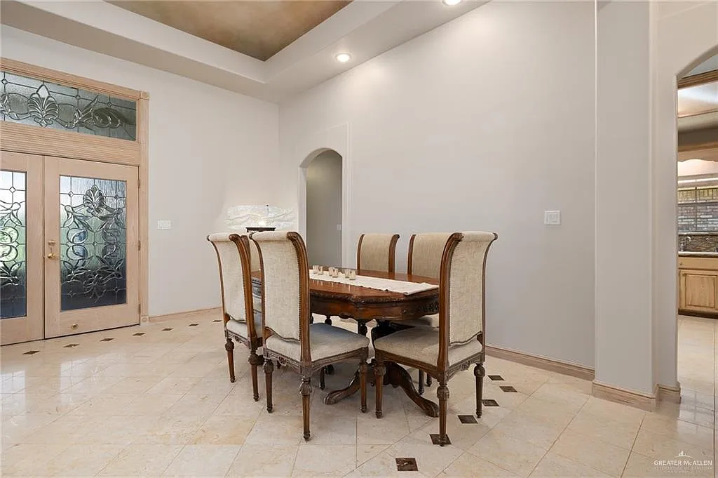 4 bed, 3.0 bath, 2210 sqft, $2,800 — Photo 3
