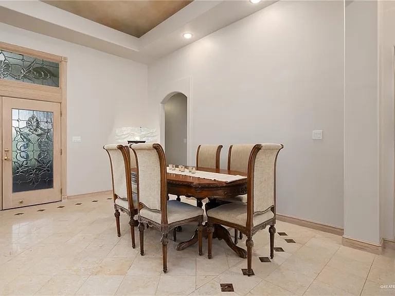 513 E Bluebird Ave — Photo 3