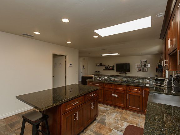 4th image of 1015 Morse St APT B