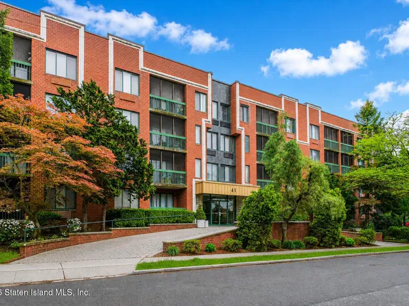 41 Wellington Ct APT 2B, Staten Island, NY 10314