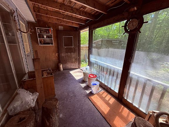 5th image of 437 Baker Point Rd