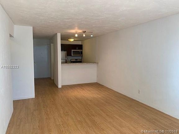 2nd image of 505 NE 30th St Penthouse 5