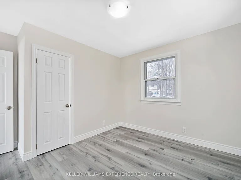 52 Cundles Rd E #UPPER — Photo 9