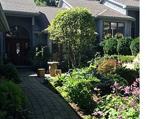 39 Woodcliff Ter, Fairport, NY 14450