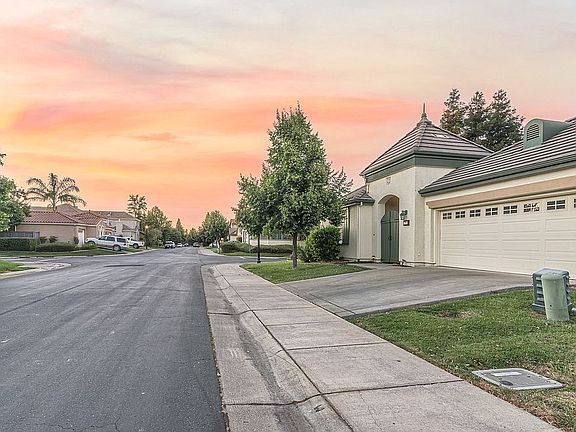 2nd image of 390 Lanfranco Cir